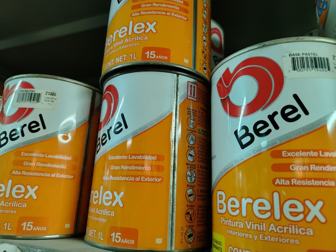 Cubetas de pintura vinil acrílica Berel en Ferretería Trega